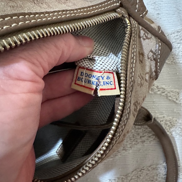 DOONEY & BOURKE Doctors Satchel, Signature Fabric, Pebble Leather Accents 🤎 - Picture 11 of 17